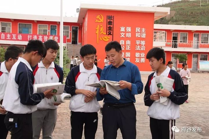 标杆府谷新民初级中学校长王青山努力办好老百姓家门口的学校